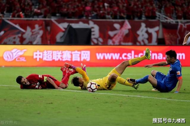 埃布埃谈欧冠决赛：斯凯利和廷伯最后替补，前者太年轻后者刚康复